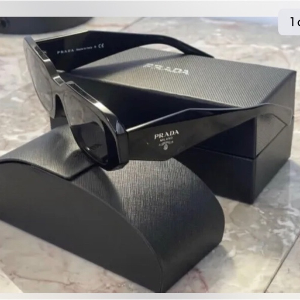 NEW Prada -sunglasses SPR -17 WS /Black Frame /Dark Grey lenses. Authentic.